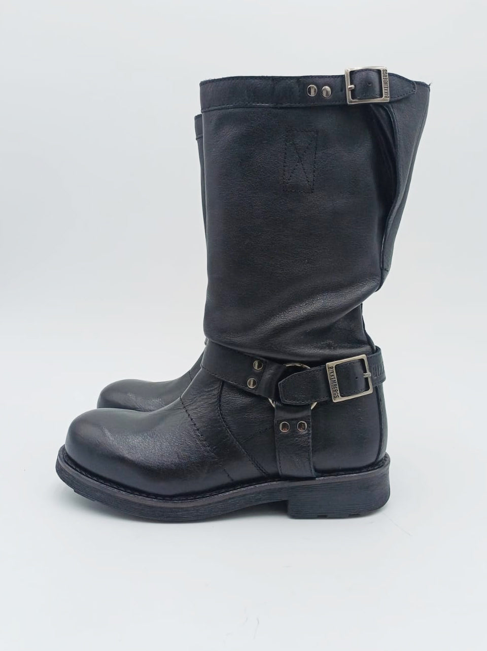 stivale medio con fibbie