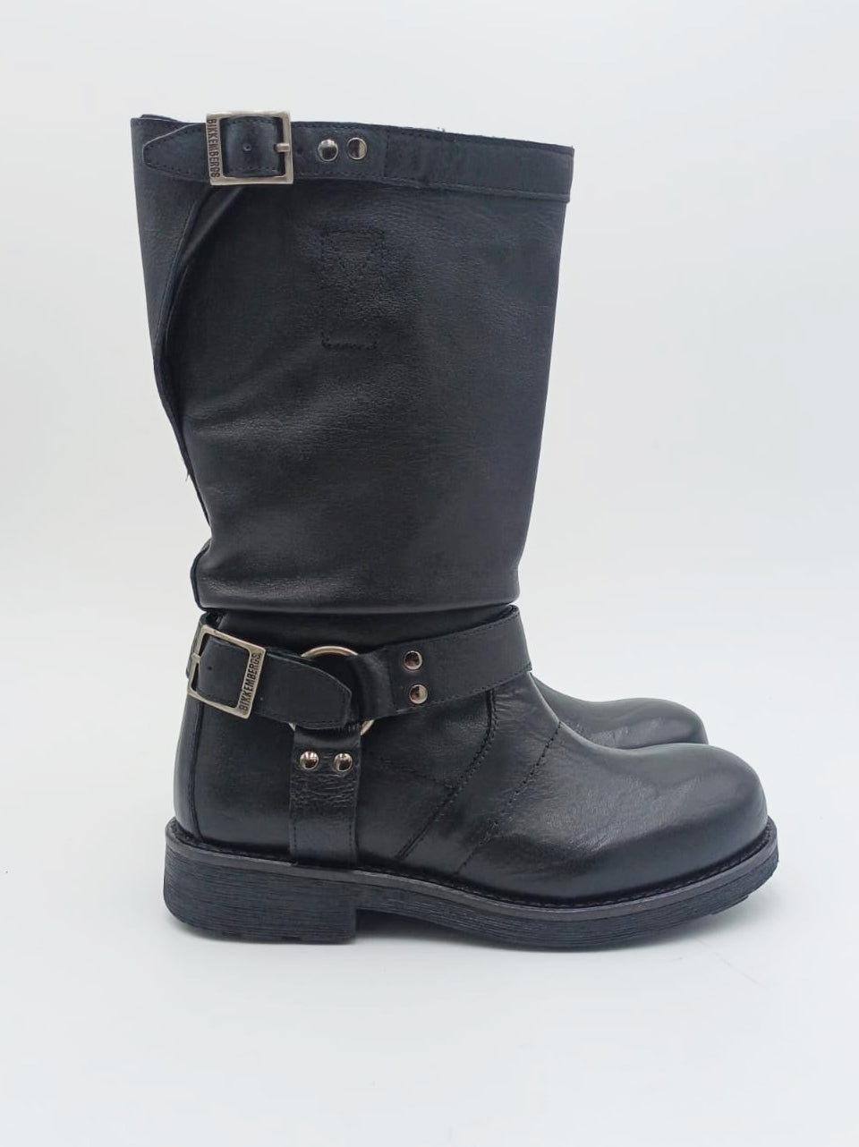 stivale medio con fibbie