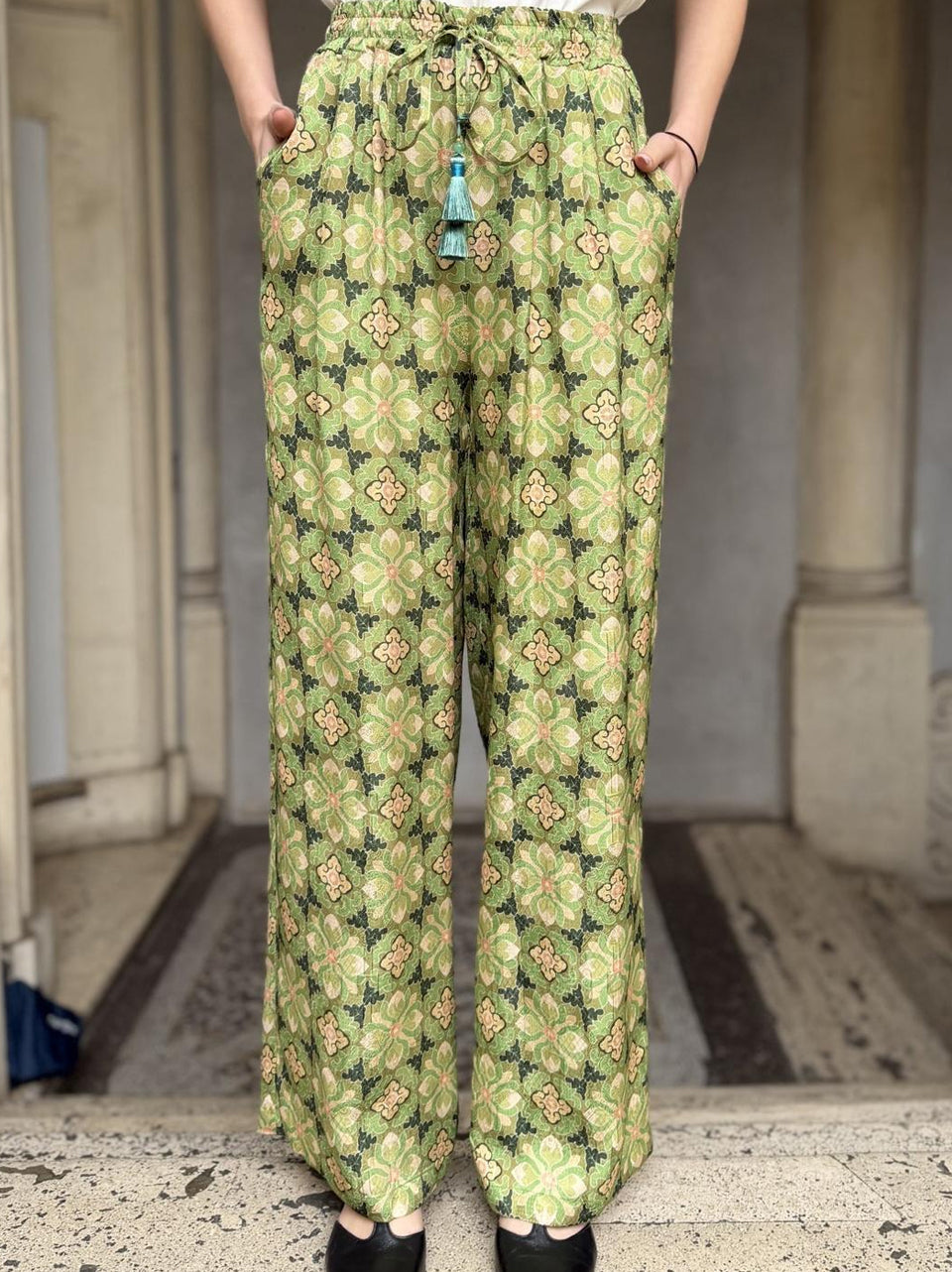 pantalone fluido fantasia floreale