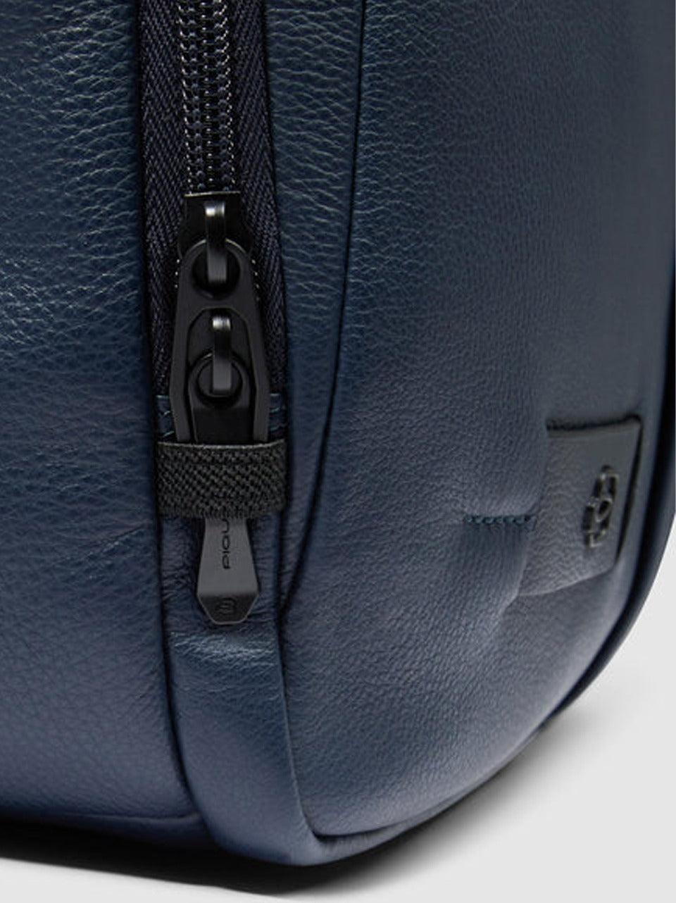 zaino 15'' zip verticale CA6767W137 BLU PIQUADRO