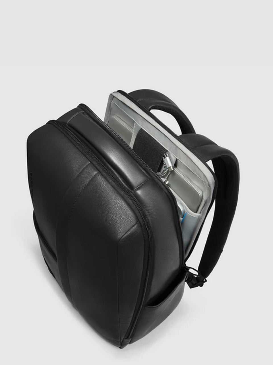 zaino15'' zip verticale CA6767W137 NERO PIQUADRO