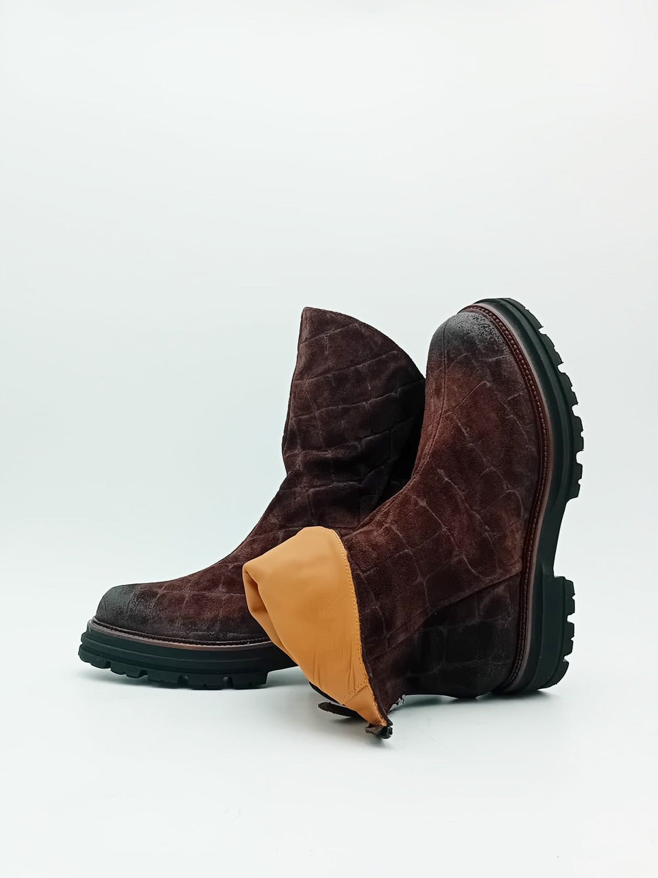 stivaletto suola track con zip posteriore B258 CROCSTESTA DI MORO MAT:20
