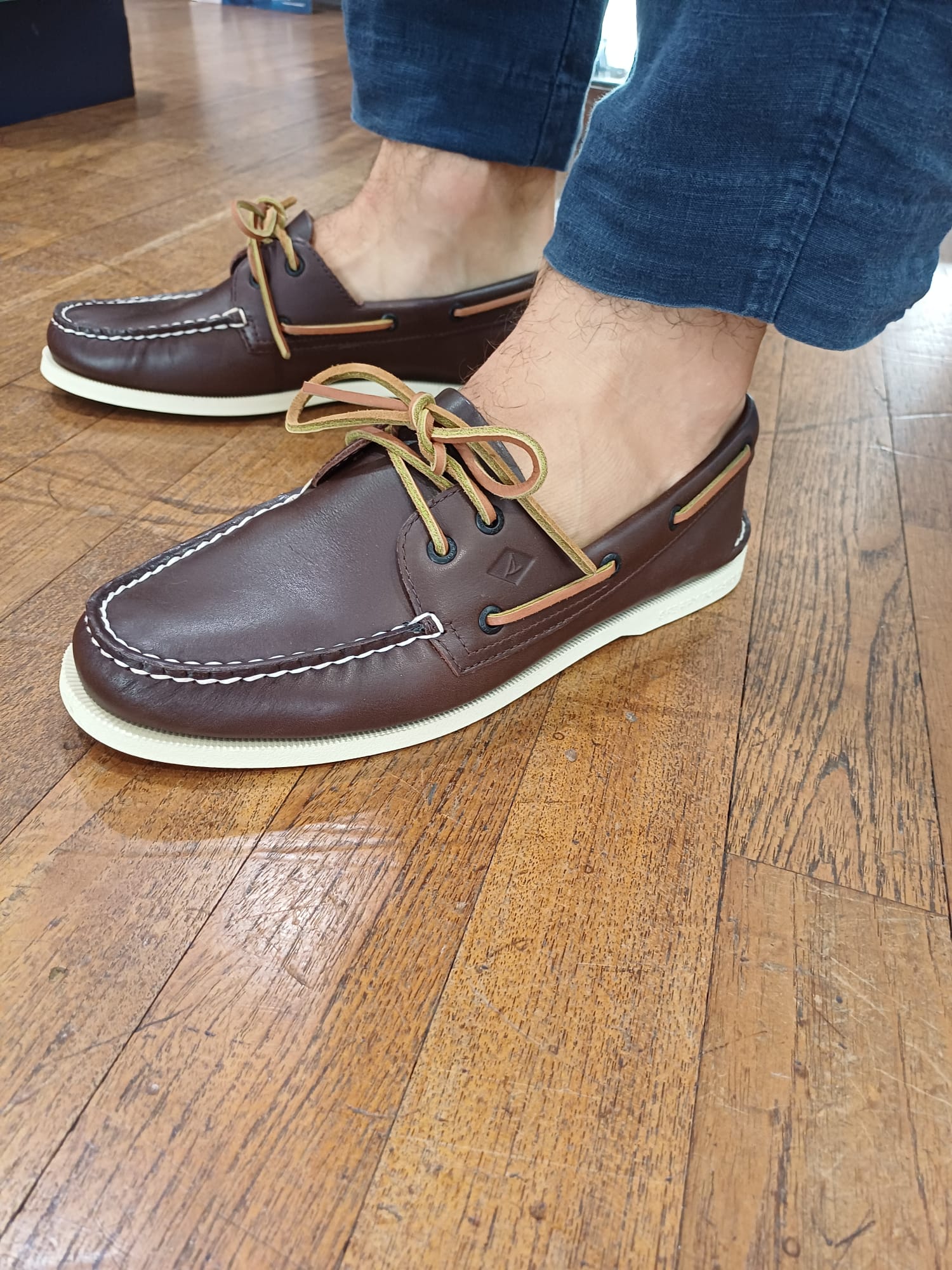 barca sperry top side