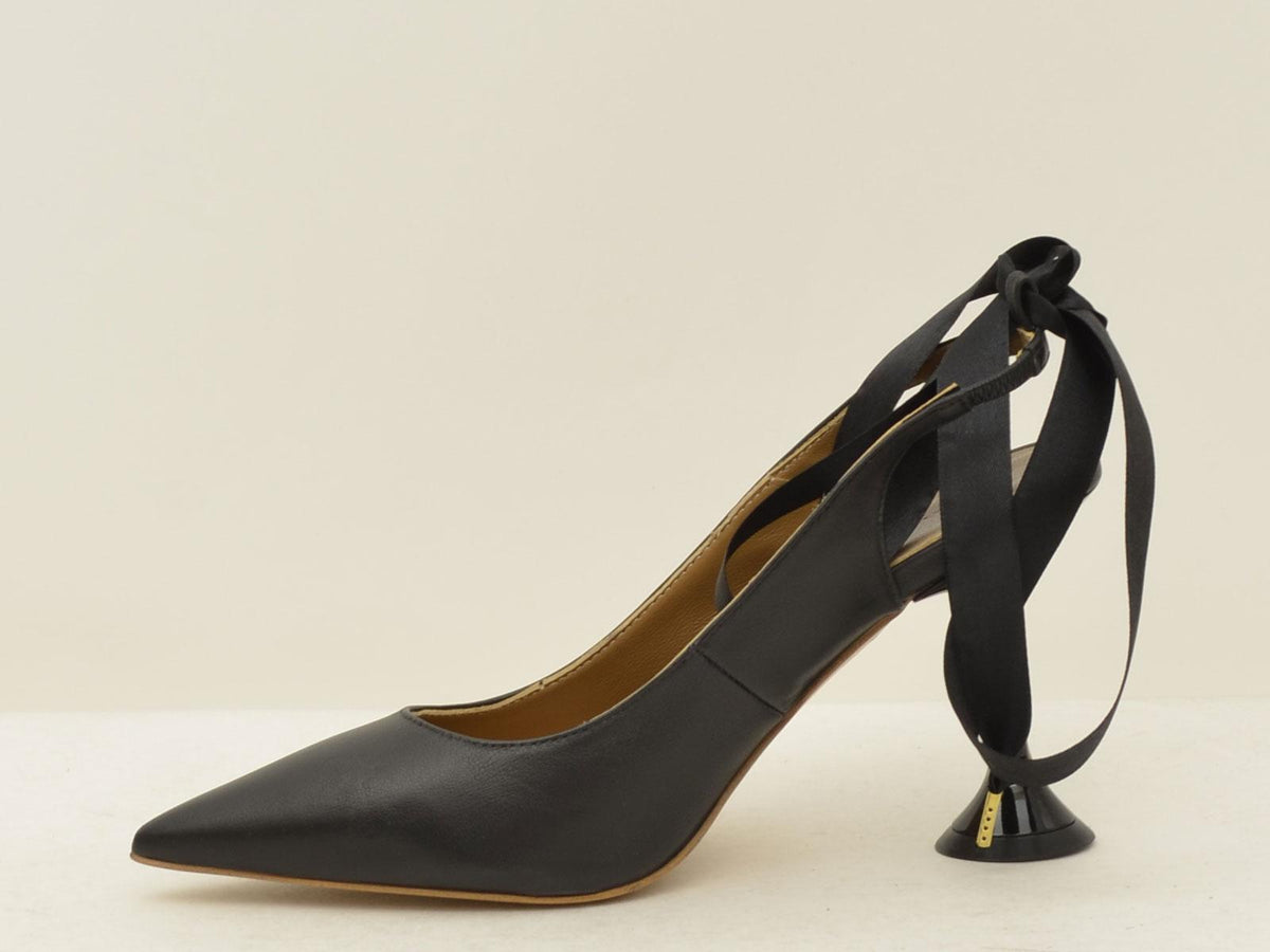 457-11-P084 BLACK EMANUELLE VEE