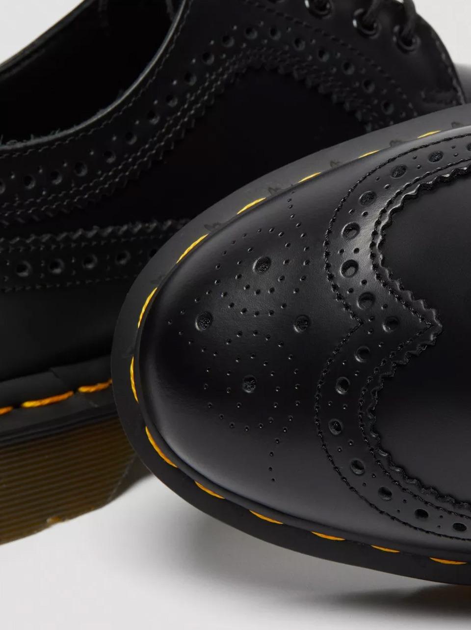 3989YS222001 BLACK Dr Martens