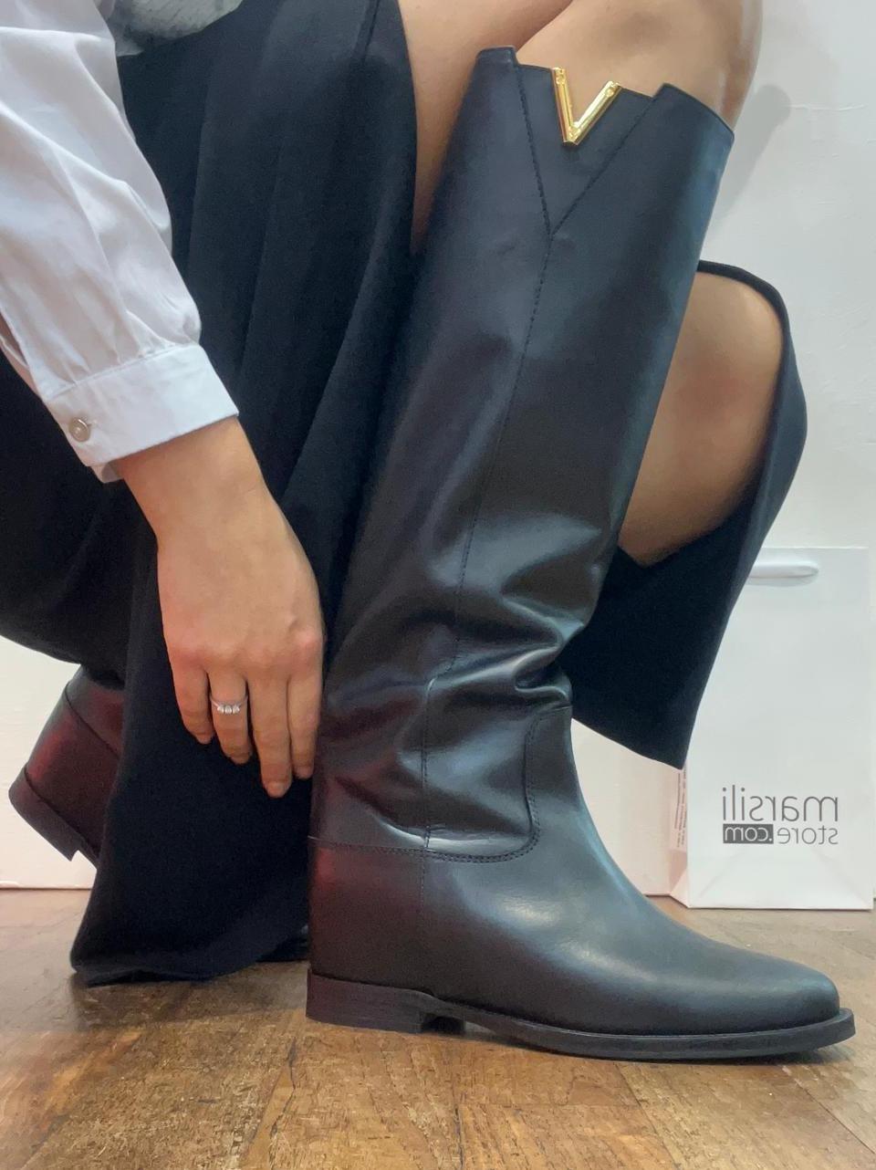 stivale a tubo con v laterale e zeppa interna 4232 NERO