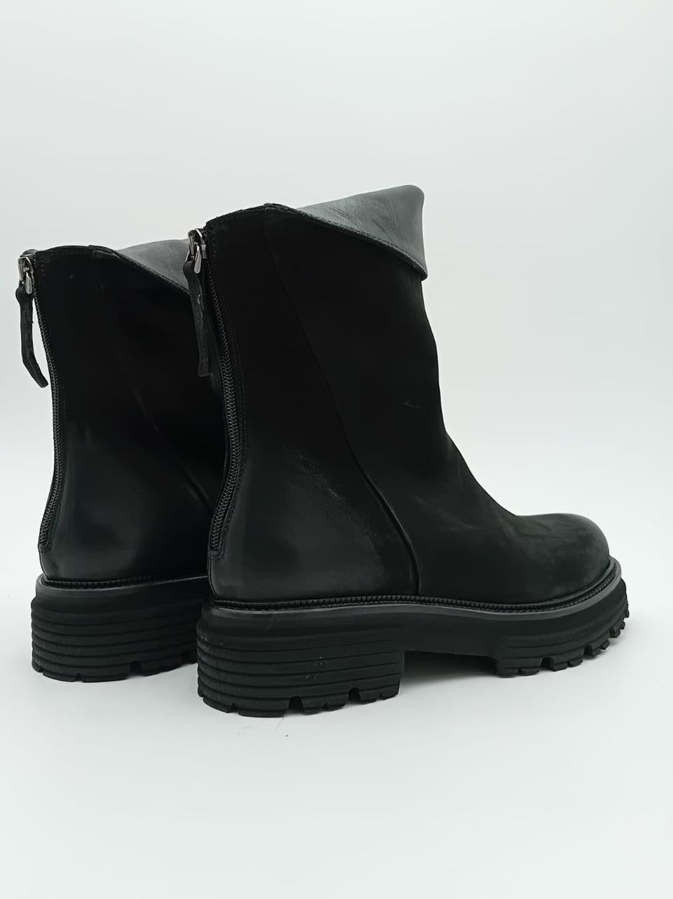 stivaletto con zip posteriore 3270 NERO MAT:20