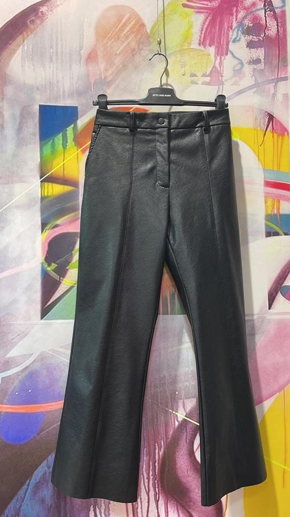 PA017 09900990 ATTIC AND BARN