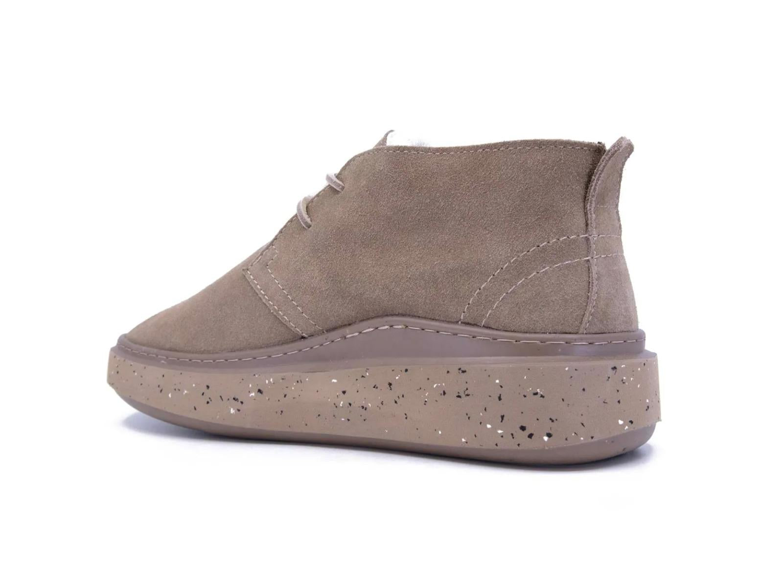 AOM100700 TAUPE AdnO
