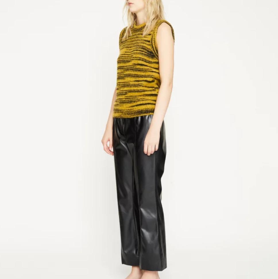 PA017 09900990 ATTIC AND BARN