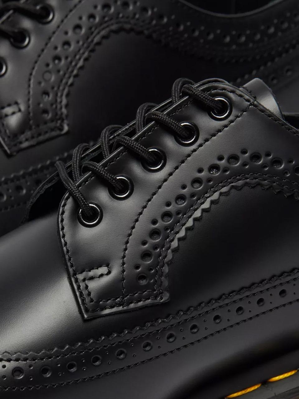 derby brogue cucitura gialla 3989YS222001 BLACK Dr Martens