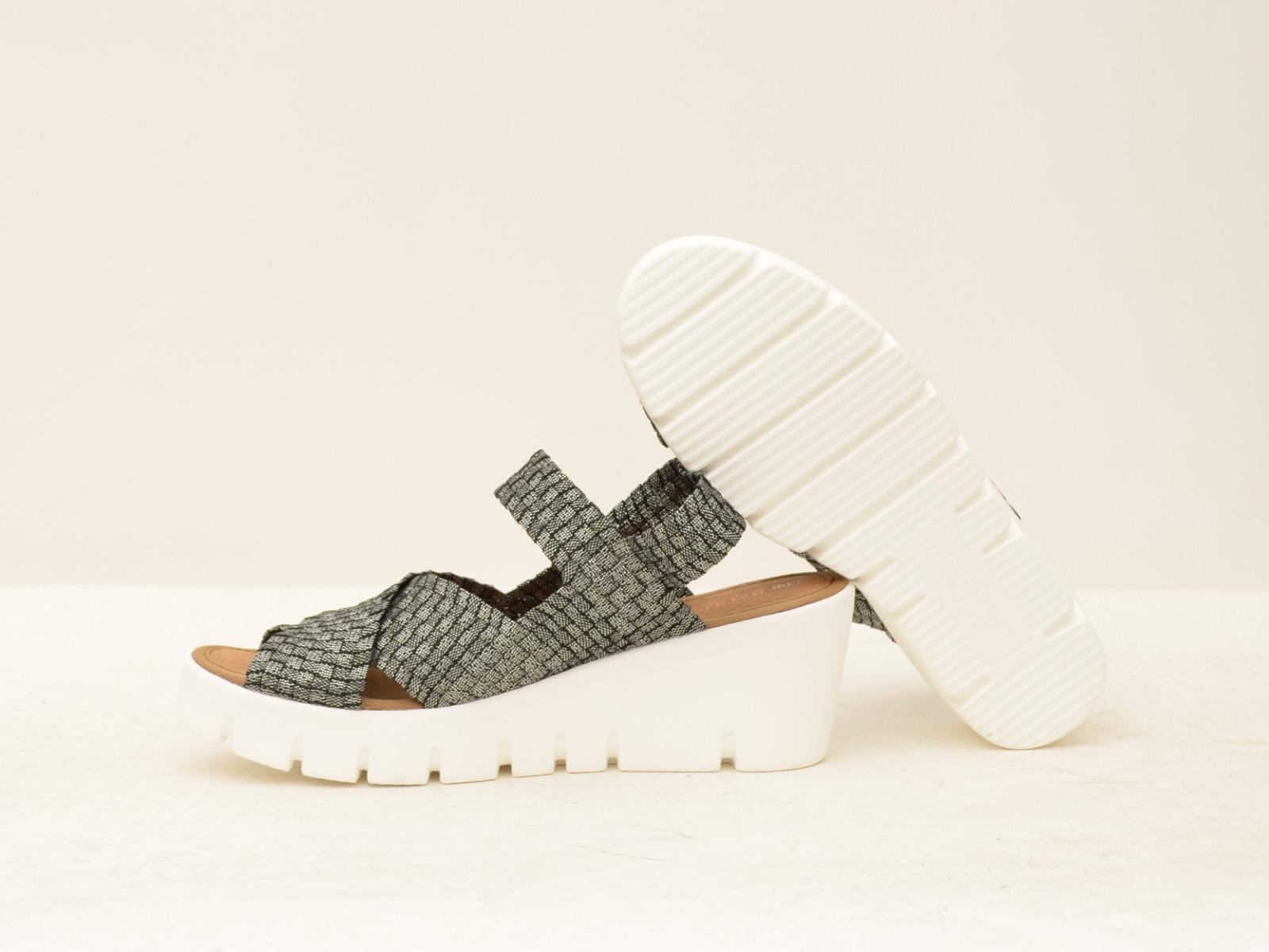 BUTTERCUP BLACK SHIMMER bernie mev