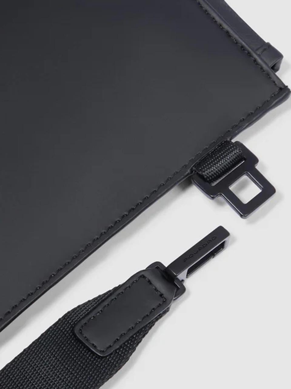 pochette media AC6833C2OW NERO PIQUADRO