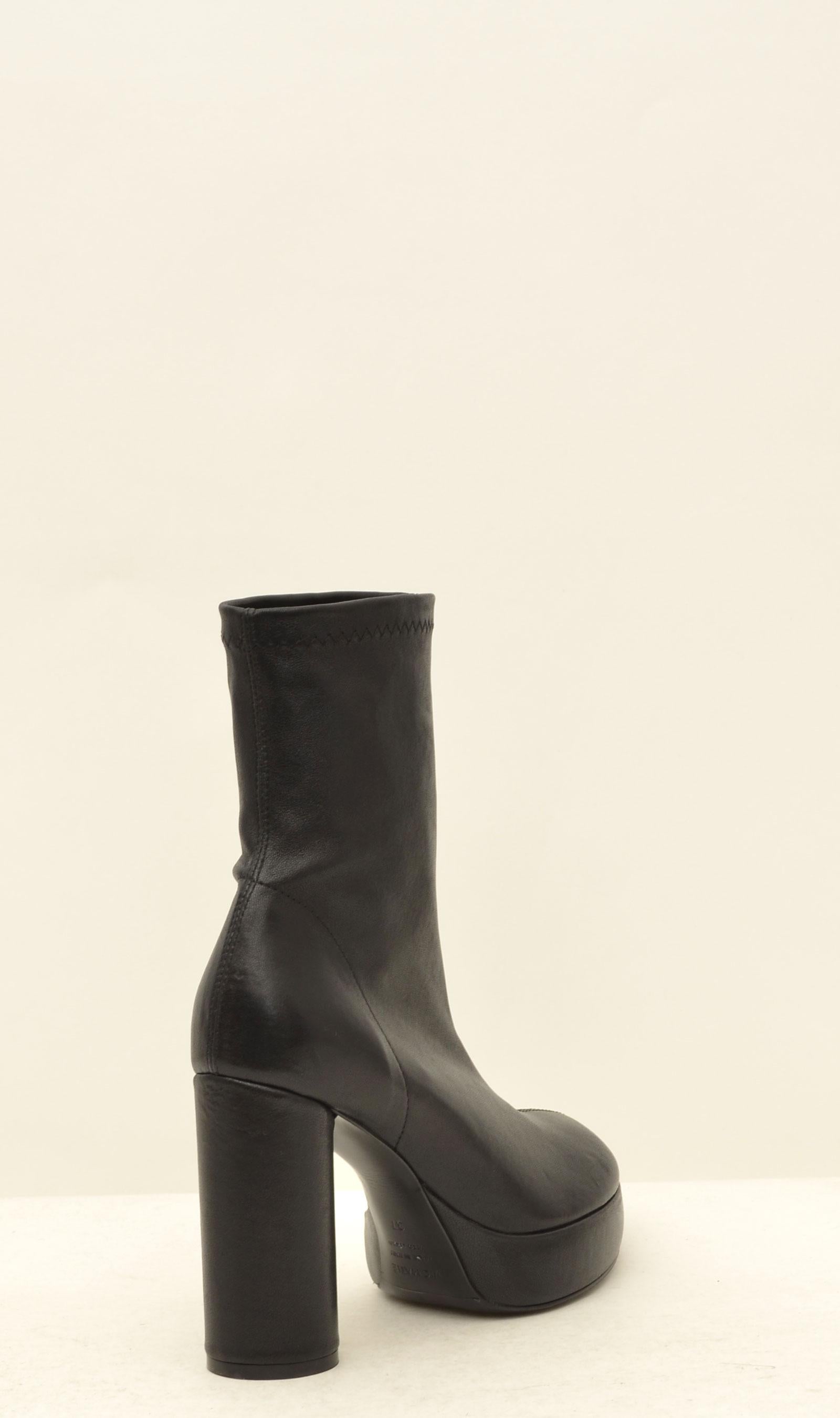 1B5208DB14W330101 BLACK VIC MATIE'