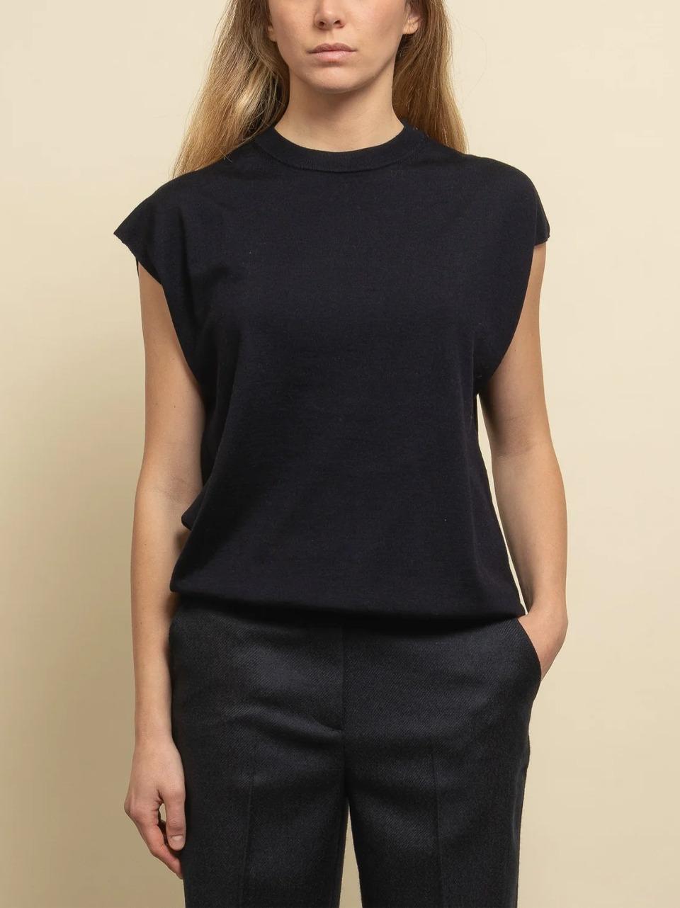 maglkia smanicata oblo GABUTI 817 DEPARTMENT FIVE