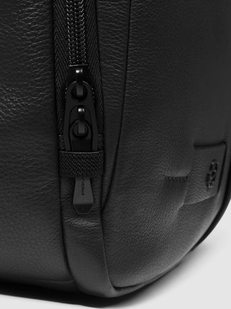 zaino15'' zip verticale CA6767W137 NERO PIQUADRO