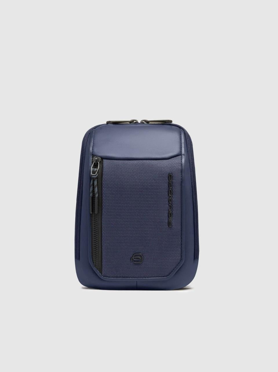 tracolla verticale piccola tessuto riciclato e pelle CA6933S143 BLU PIQUADRO