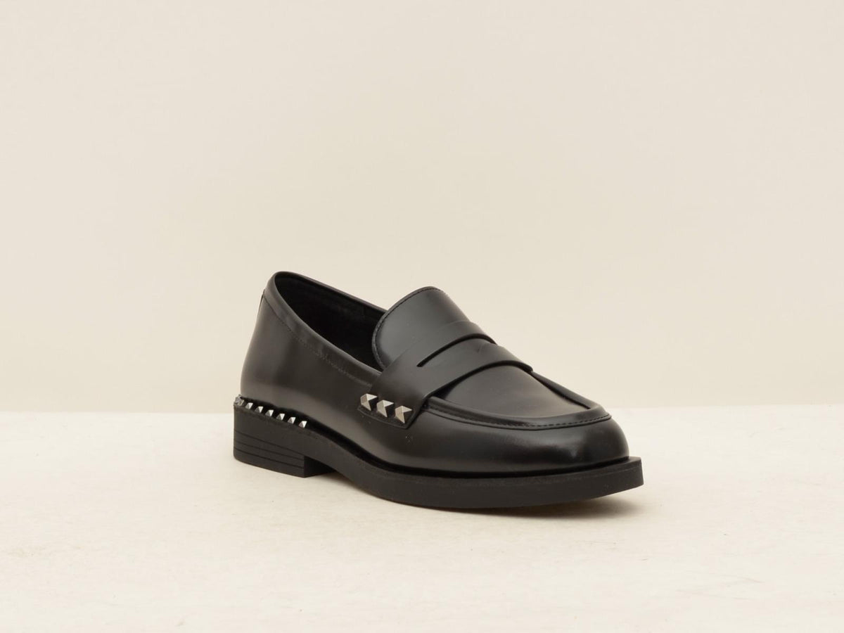 WHISPER STUD BLK ASH