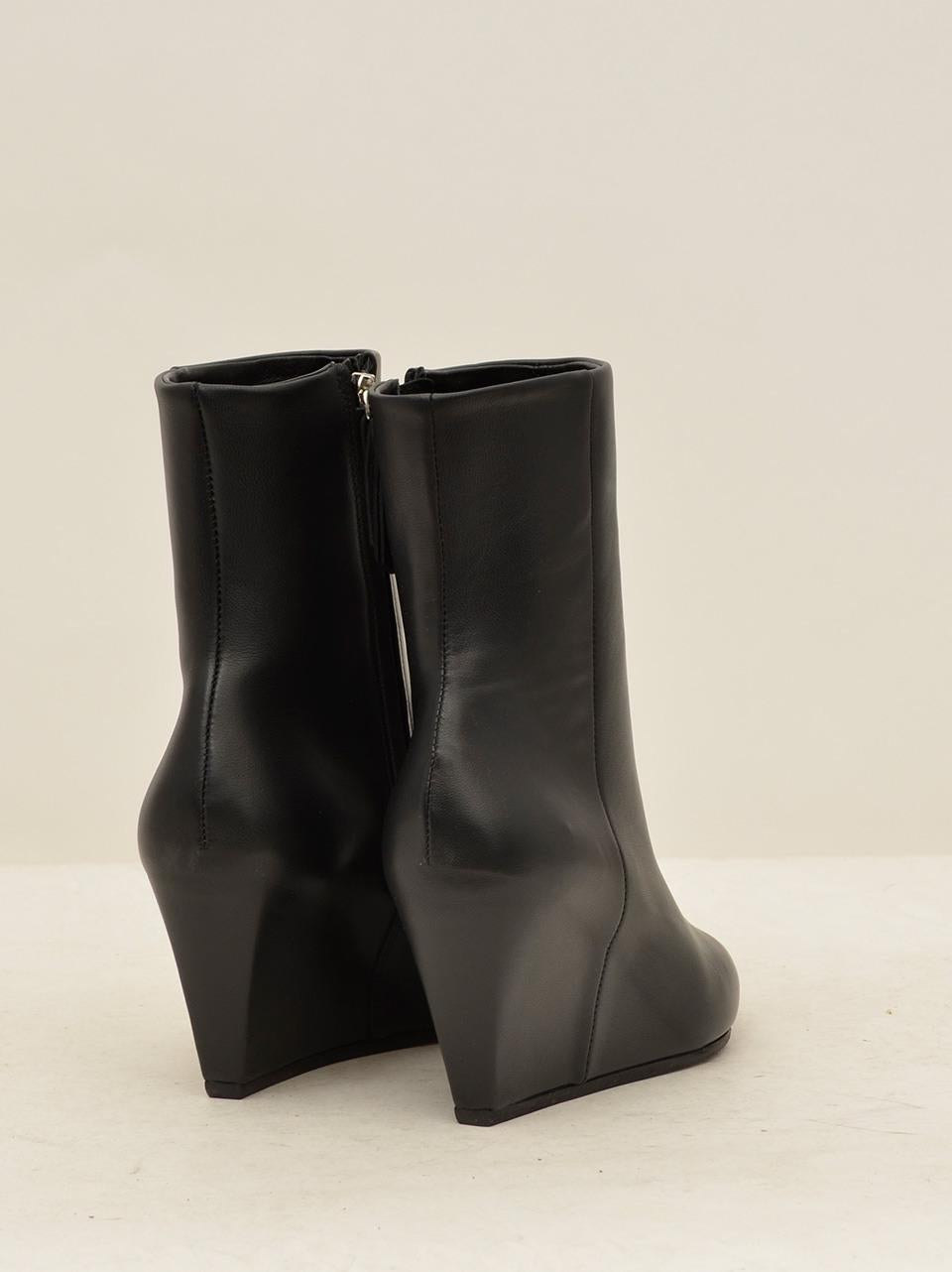 stivaletto sfilato con zeppa 1F25500-F16F010101 NERO VIC MATIE'