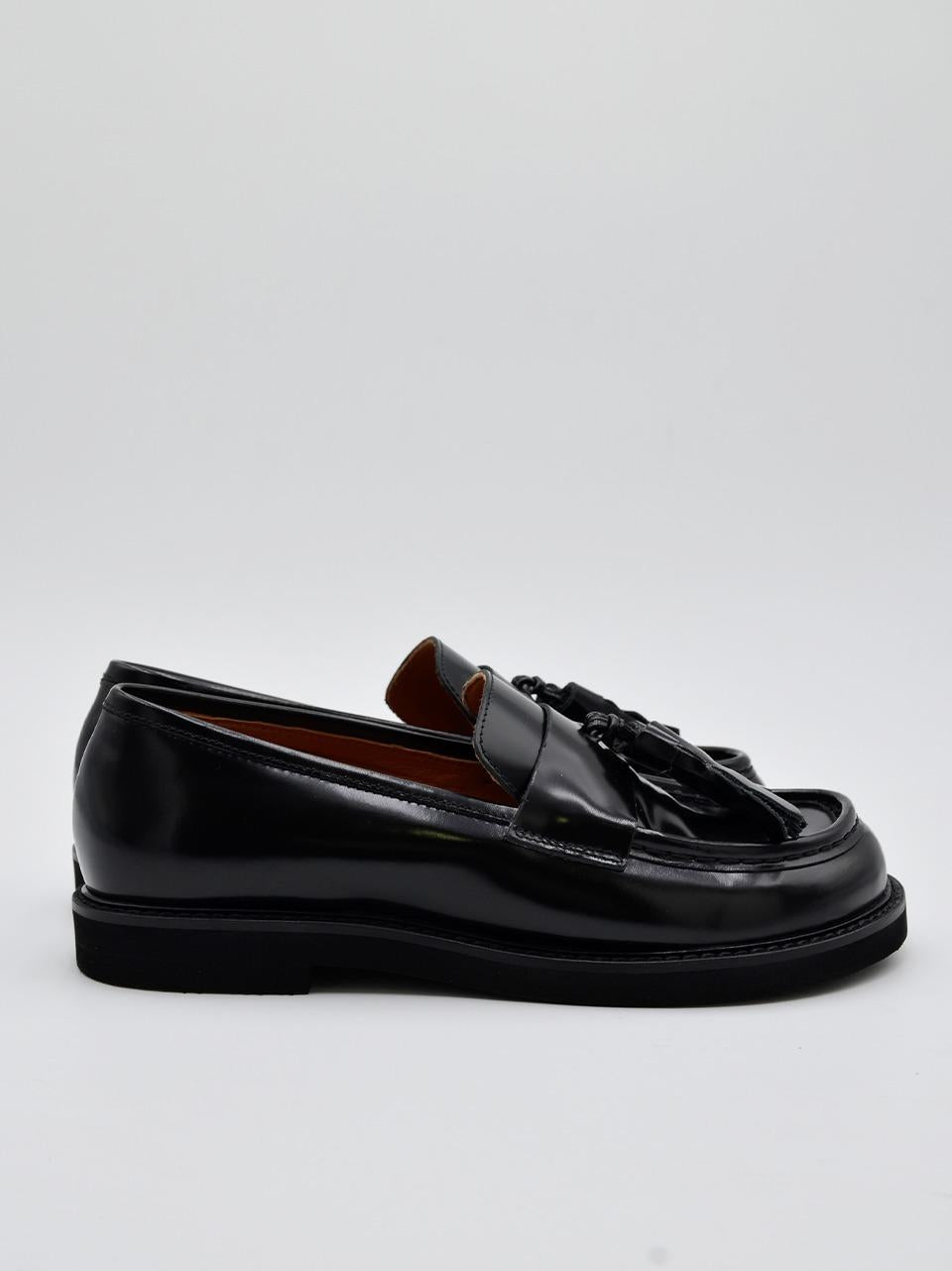 mocassino con nappine forma a piede 9714 NERO MAT:20