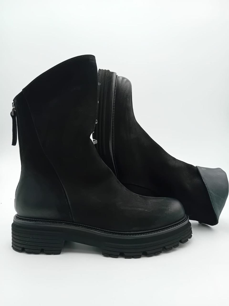 stivaletto con zip posteriore 3270 NERO MAT:20