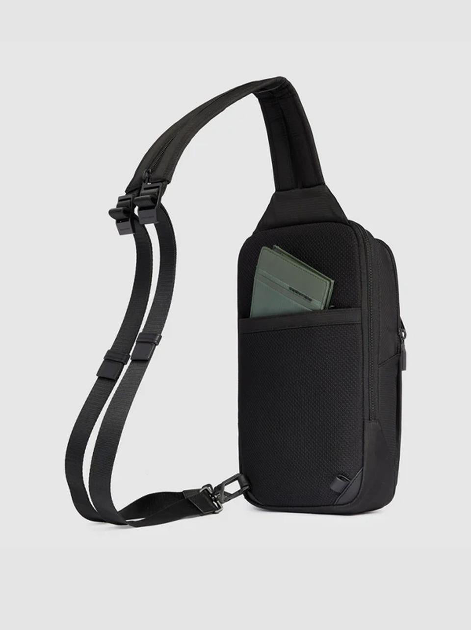 monospalla zainabile orion CA6625S136 NERO PIQUADRO