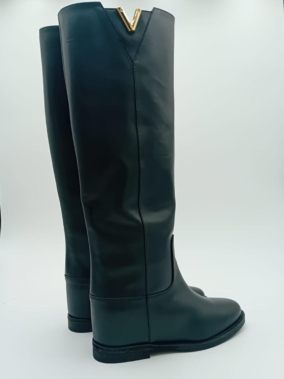 stivale a tubo con v laterale e zeppa interna 4232 NERO