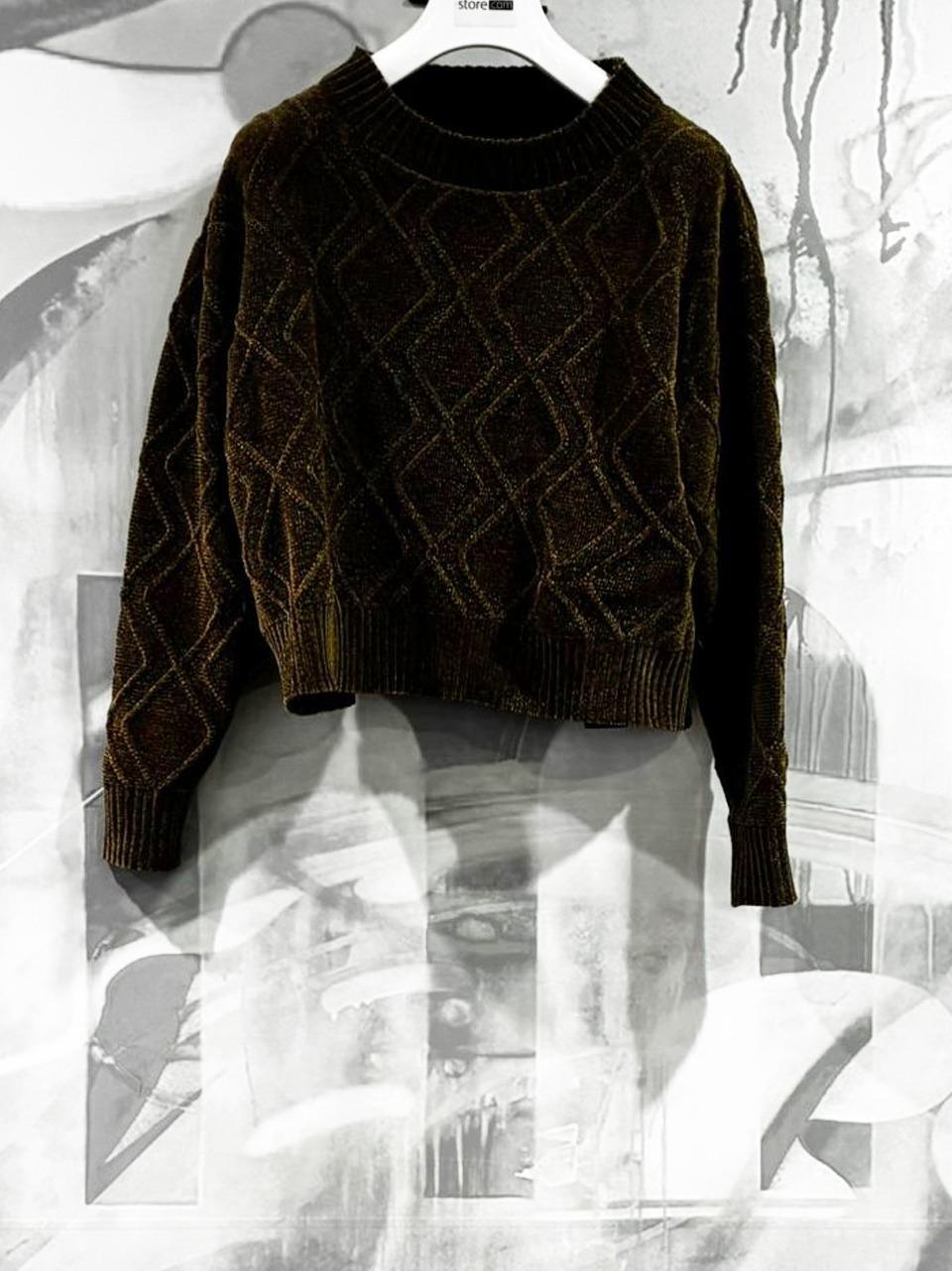 velvet fish round W25635 84 RRD