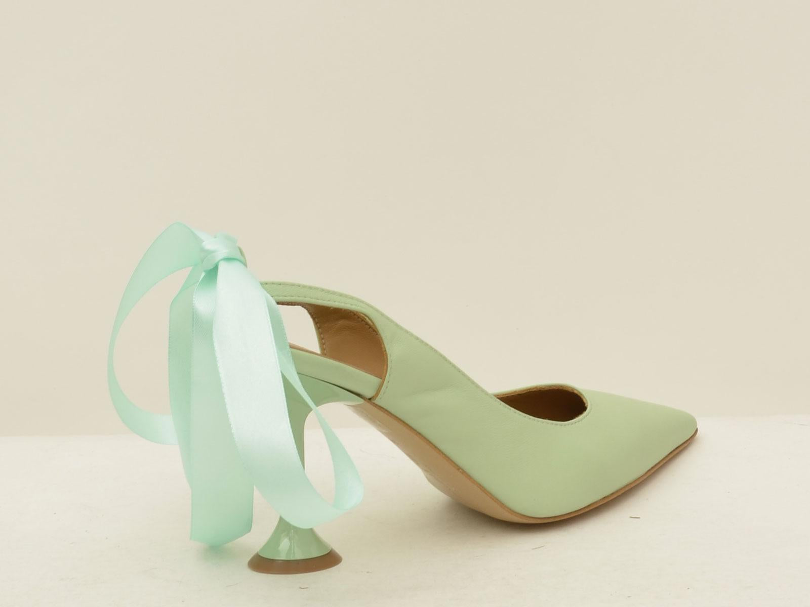 457-11-P084 ACQUA EMANUELLE VEE