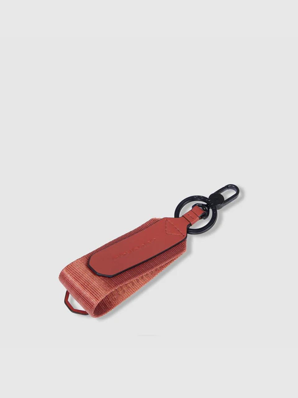 portachiavi con anello nylon pelle vegana AC6708S137 ARANCIO PIQUADRO