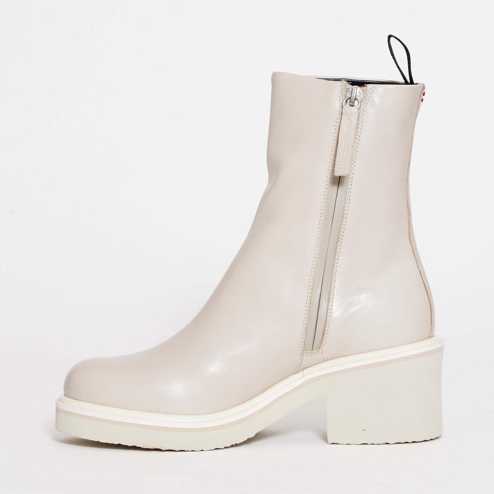 SUSAN 04 OISTER HALMANERA