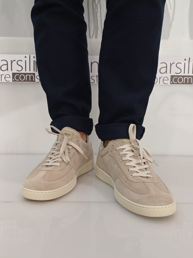 sneakers swing court