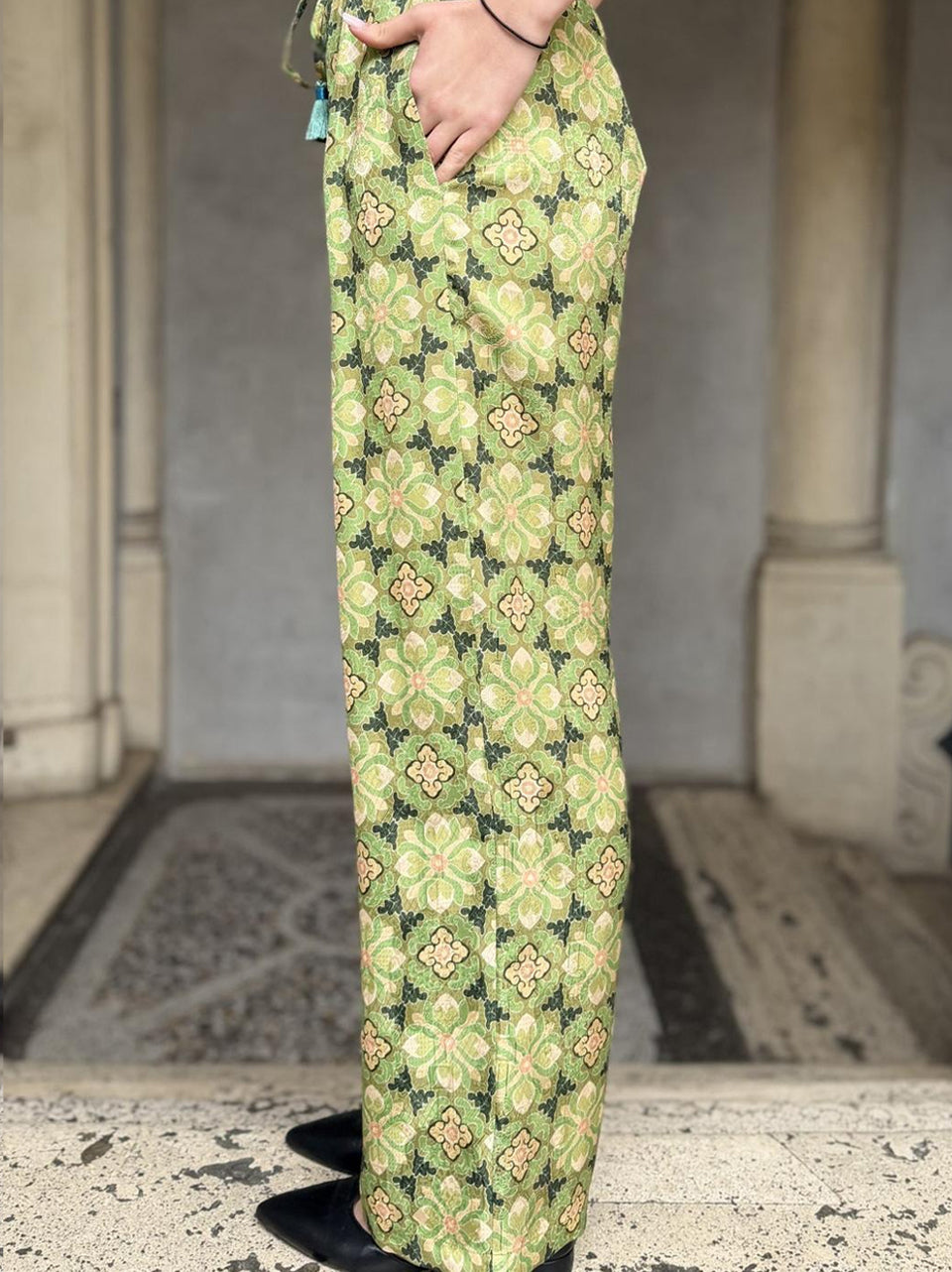 pantalone fluido fantasia floreale