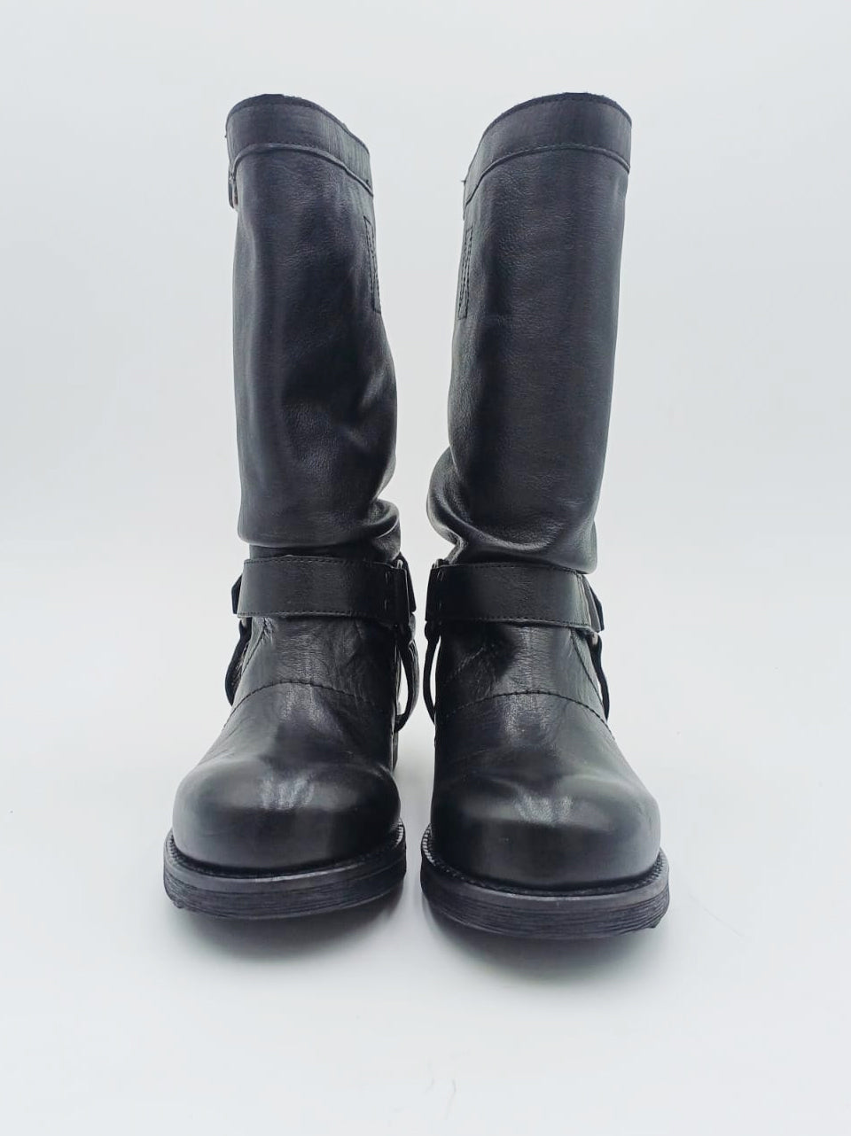 stivale medio con fibbie