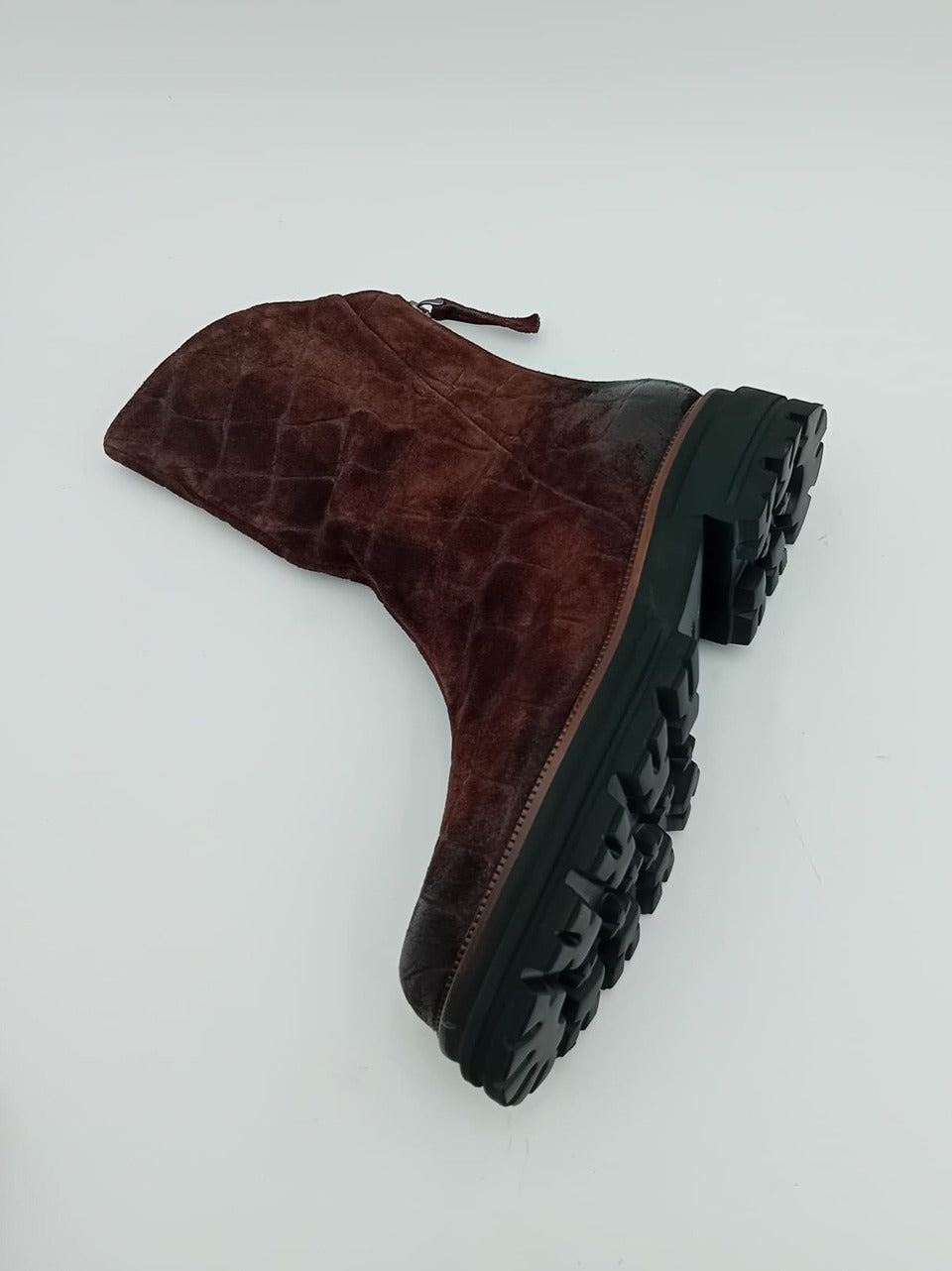 stivaletto suola track con zip posteriore B258 CROCSTESTA DI MORO MAT:20 