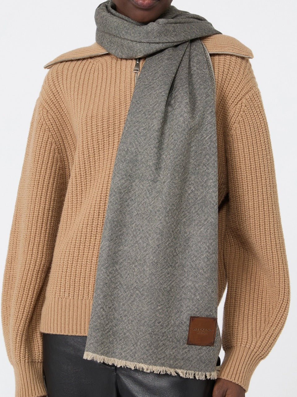 stola puntinata lana QUANTUM 002 WEEKEND  Max Mara 
