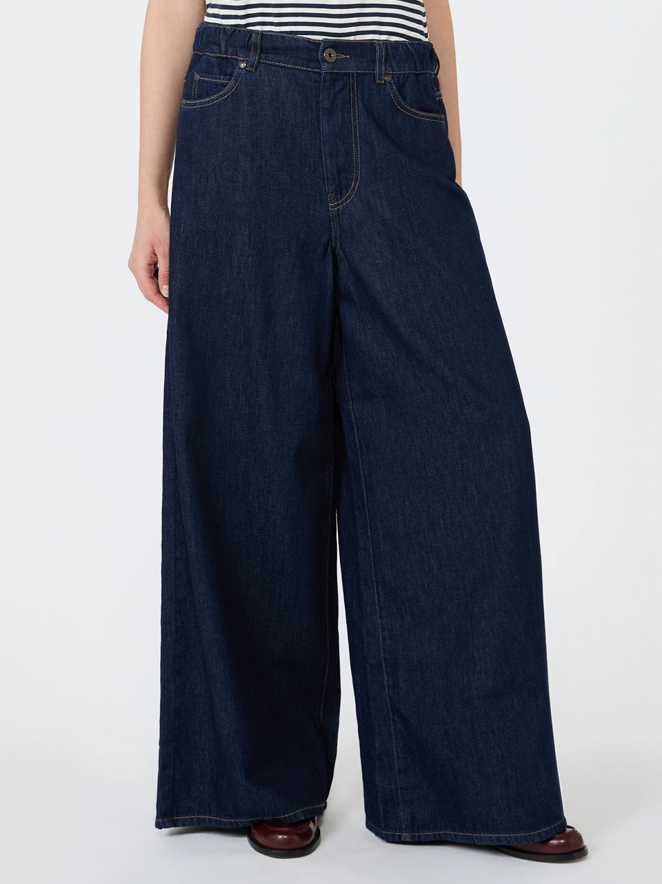 jeans over ZATTERA 001 WEEKEND  Max Mara 