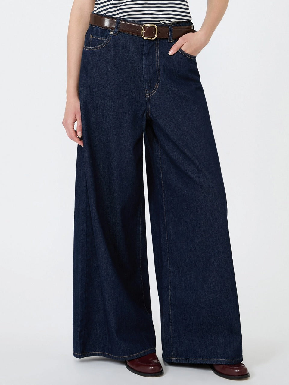 jeans over ZATTERA 001 WEEKEND  Max Mara 
