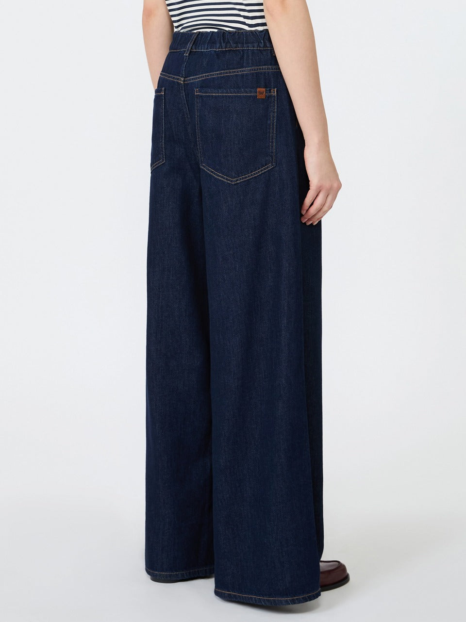 jeans over ZATTERA 001 WEEKEND  Max Mara 