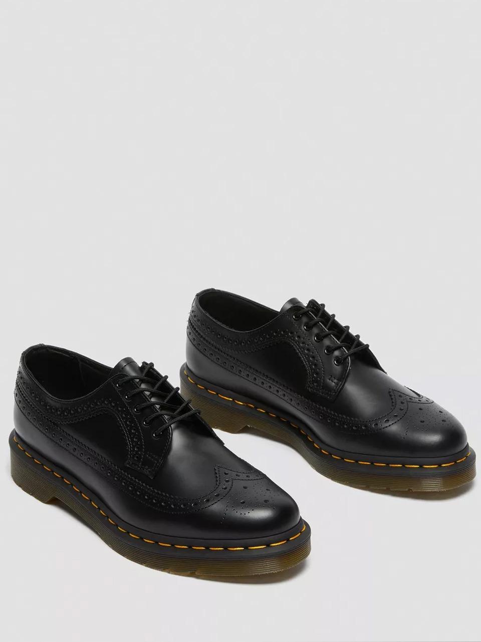 derby brogue cucitura gialla 3989YS222001 BLACK Dr Martens 