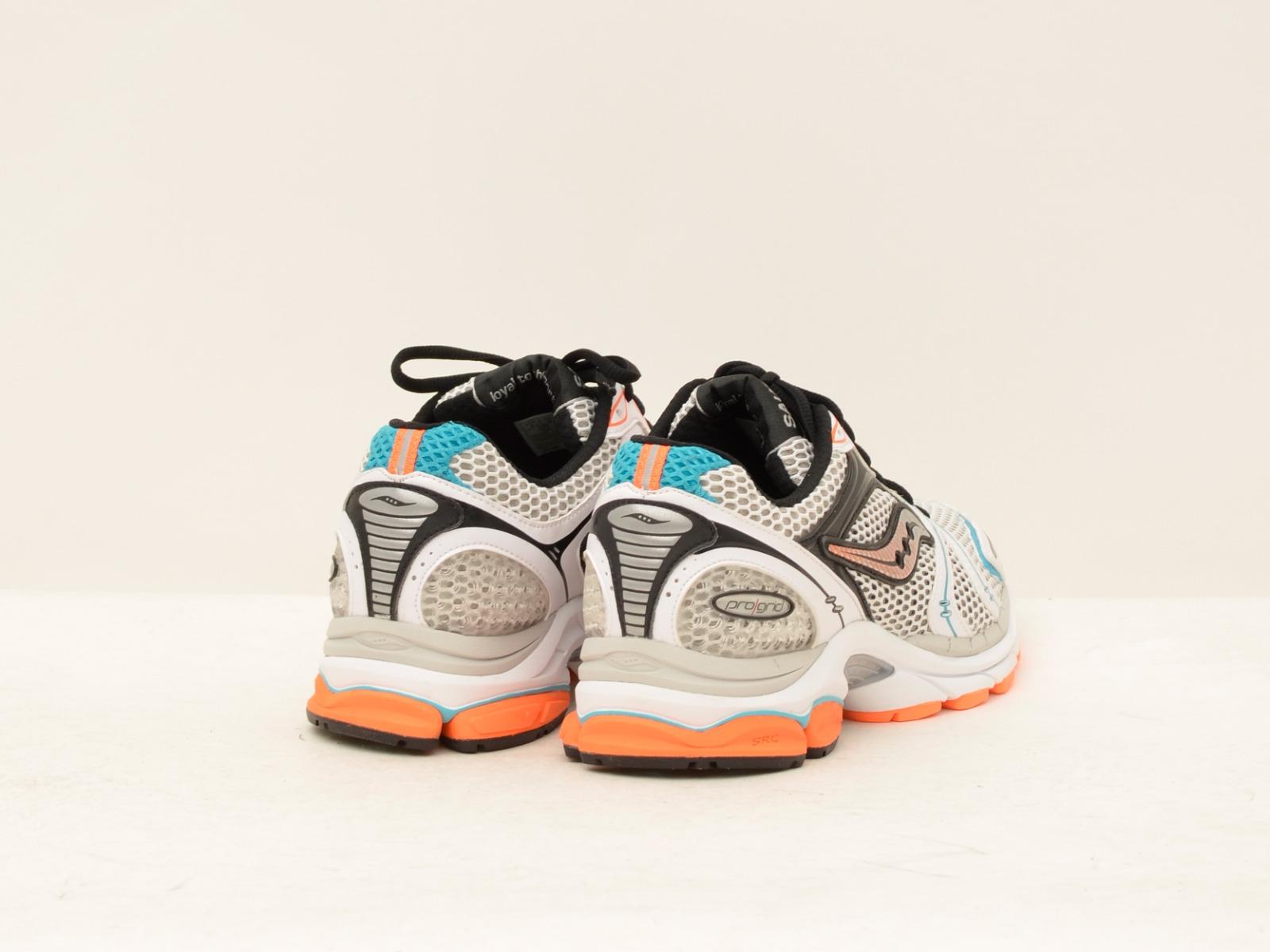  S70704- 4 SAUCONY 