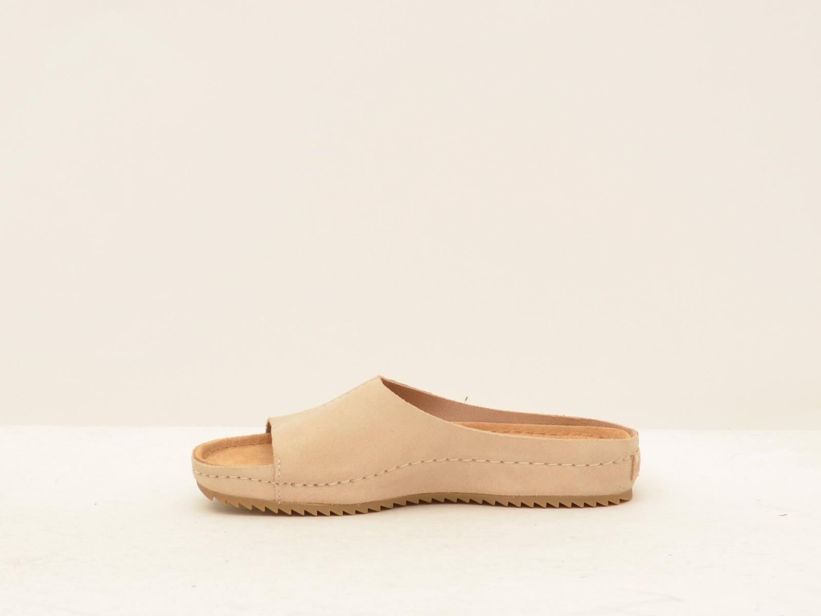  170486 SAND Clarks 