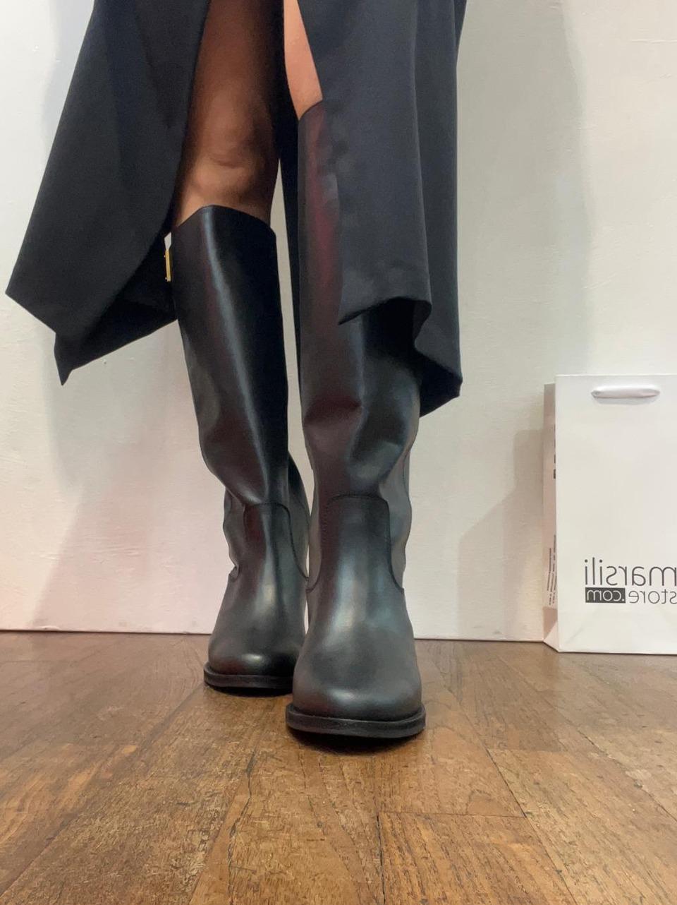 stivale a tubo con v laterale e zeppa interna 4232 NERO  