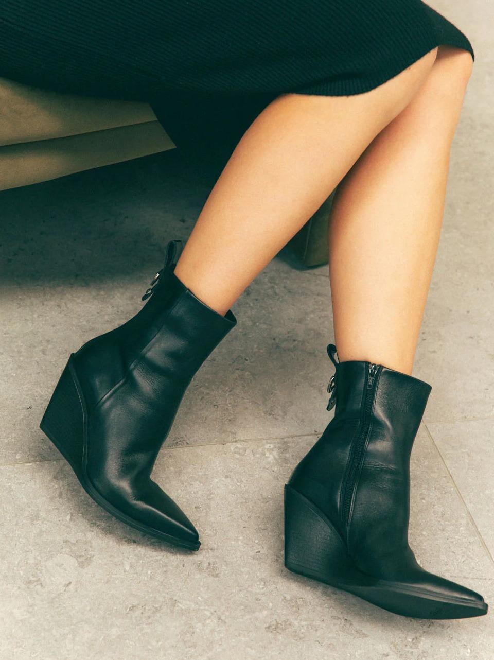 stivaletto con zeppa E4091 NERO ELENA IACHI 