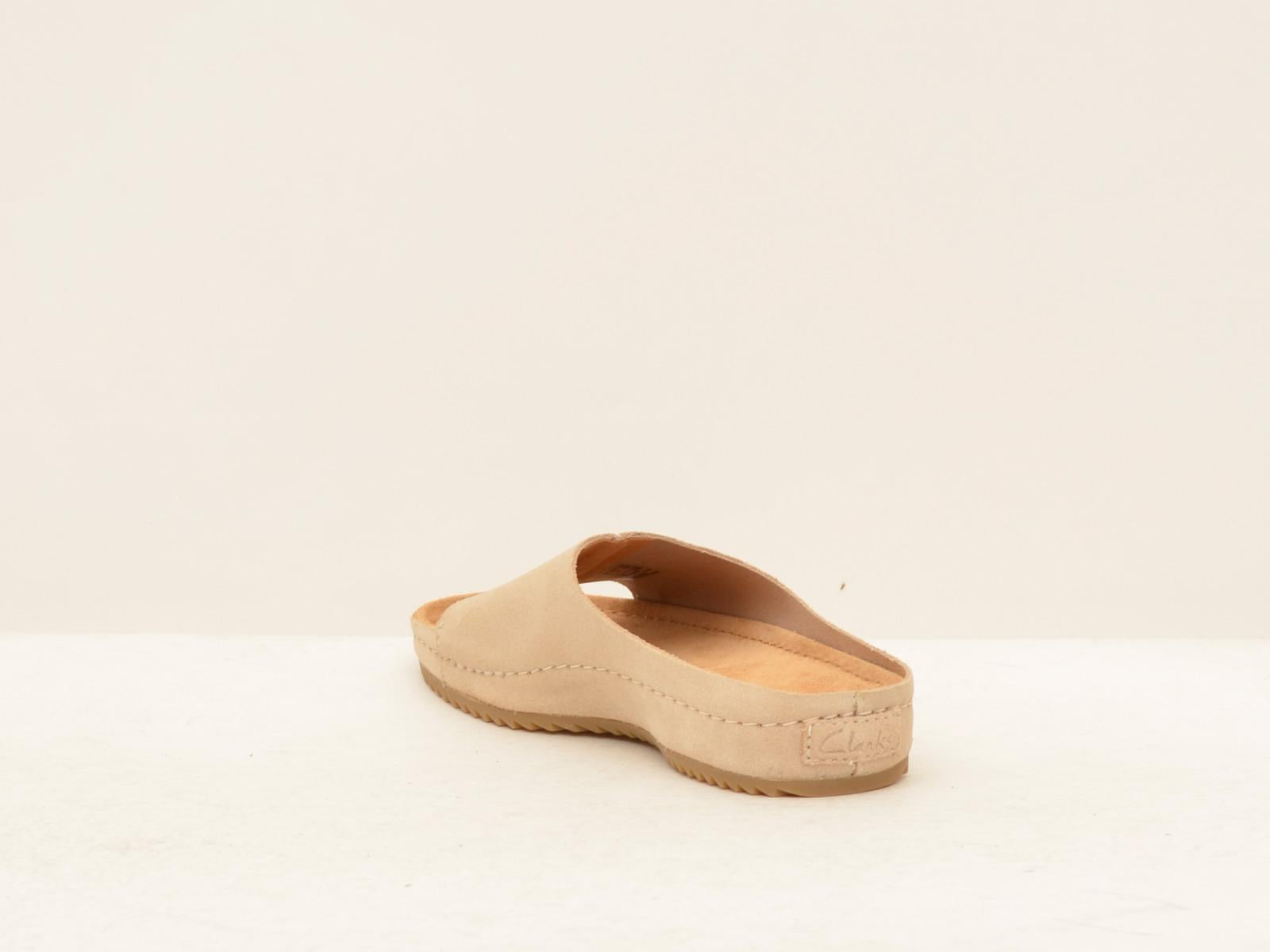  170486 SAND Clarks 