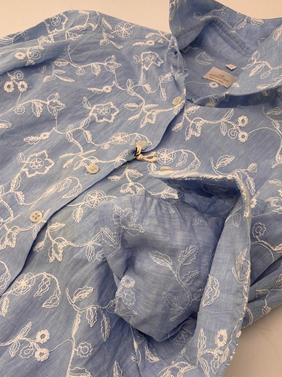 camicia con ricami bianchi D233 PAOLA AZZ BASTONCINO 