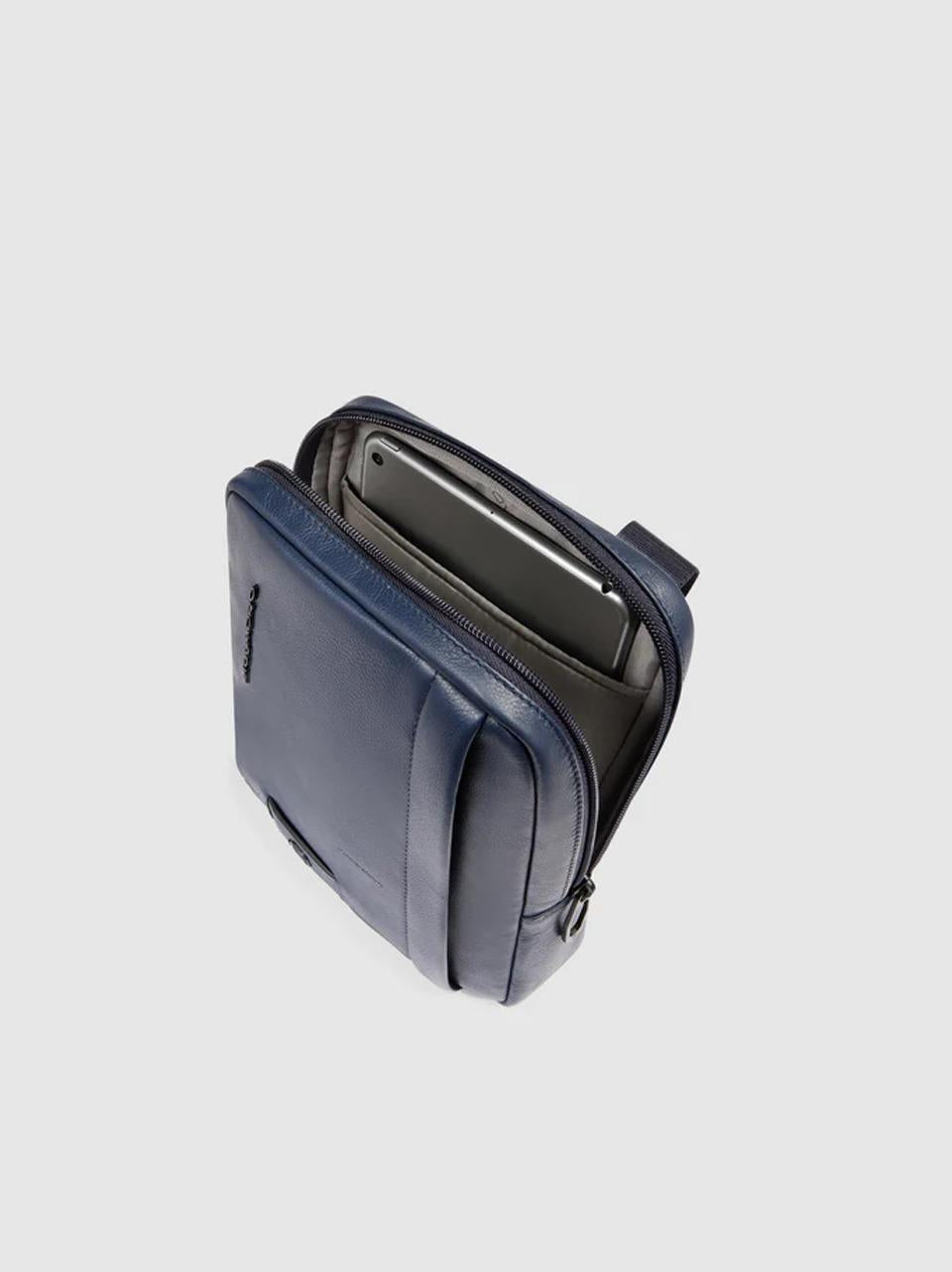 tracolla zip verticale piccola CA3084W137 BLU PIQUADRO 