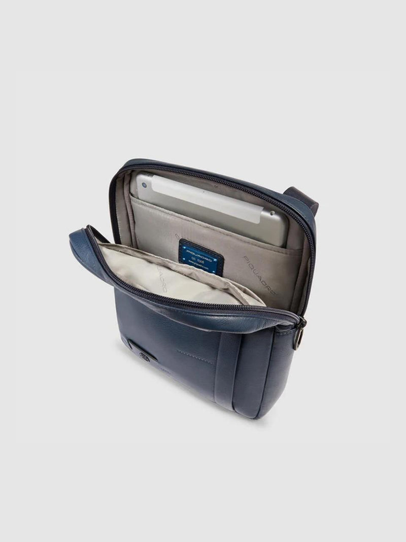 tracolla zip verticale grande CA1816W137 BLU PIQUADRO 