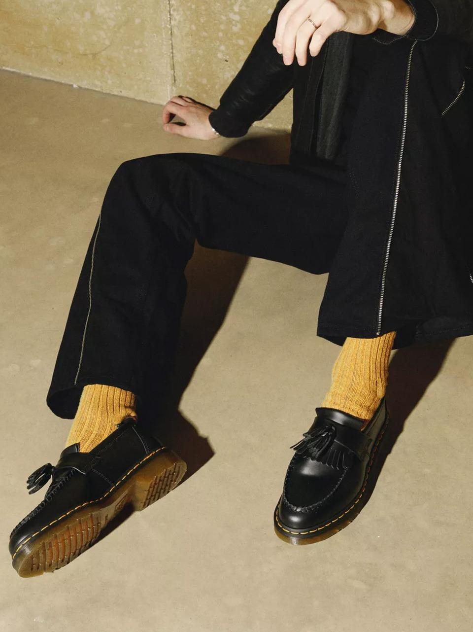 mocassino adrian cuciture gialle ADRIAN YS22209001 SMOOTHBLACK Dr Martens 