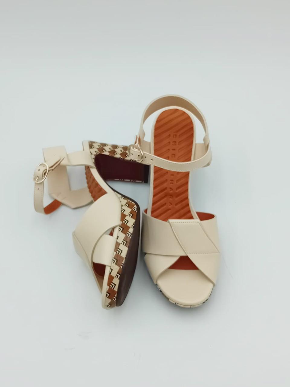  CM KIELA SCALA CUERO CHIE MIHARA 